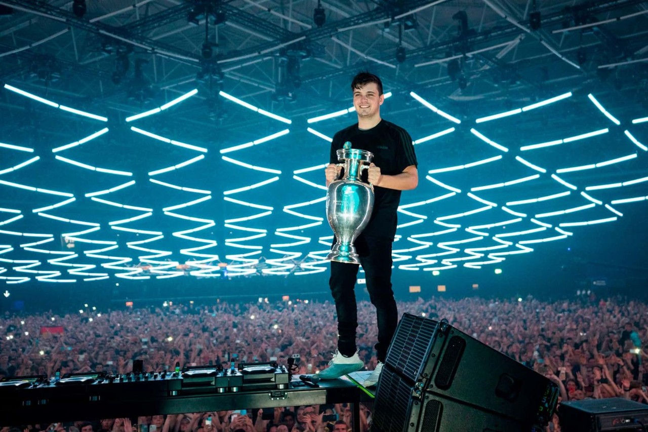 Martin Garrix with the trophy